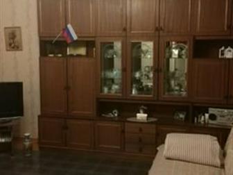 Продам двухкомнатную квартиру,  Окна комнат выходят во двор,  Дом в хорошем техническом состоянии,  В квартире установлены пластиковые окна, железная дверь, балкон в Челябинске