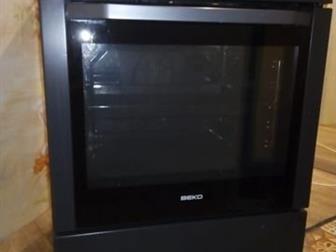 Плита газовая BEKO Б/у, с электродуховкой, 60см, поверхность калёное стекло, электроподжиг, газ контроль, цвет чёрный, в Екатеринбурге