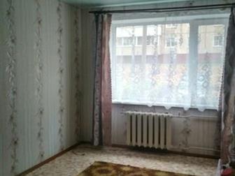 Квартира новой планировки ,не угловая ,  распашонка, Есть частичный ремонт, добавлены батареи в большой комнате и на кухне, Квартира пустая, 2 собственника, можно в Кирове