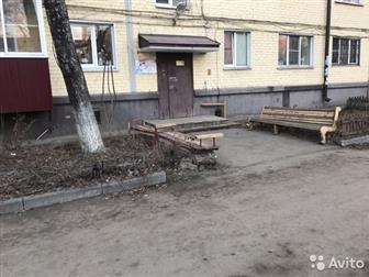 Продаю квартиру в очень удобном месте, рядом остановки и магазины, дружелюбные соседи, подъезд чистый, большой двор,  Черновая работа сделана полы и мусор сняты, в Липецке