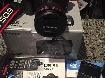    Canon EOS 5D Mark III DSLR    Canon 24-105mm F / 4L IS USM AF  35133875  