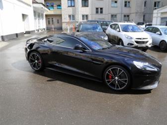 Aston Martin V12 Vanquish    