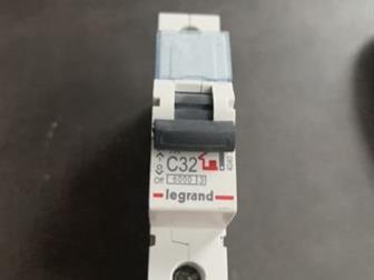 ���,  ������� 1-�������� Legrand �25 6000 3 DX3 30mA - 1�� - 1700� ��� 4-�������� Legrand 40A 10000 TX3 30mA - 1�� - 2900����,  ����������� 1-�������� Legrand C25 � ������