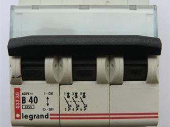 1,    Legrand  , ,  :-   Ekinoxe, Legrand 01304 4 ,    IP30  (2 , )  ,  