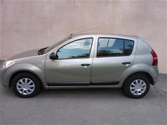  Renault Sandero -- 