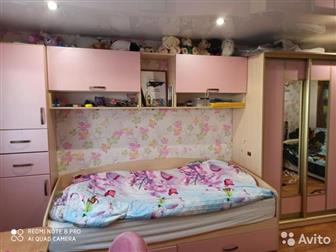 Комплект мебели в детскую/для подростка,  Фасады розовые (пленка), корпус-ясень,  Изготовлено на заказ,  Длина  всего коплекта-3,75,  Высота - 1,95,  Кровать-0,9*2м, в Твери