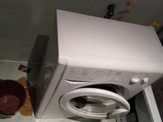      Indesit     -